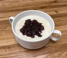 Каша рисовая с вишней
