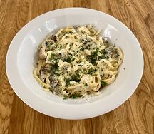 Паста с курицей и грибами