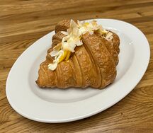 Круассан манго и кокос