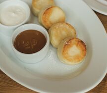 Сырники со сметаной