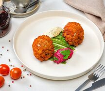 Котлета Пожарского со стручковой фасолью