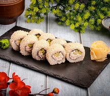 Ролл Калифорния с кунжутом