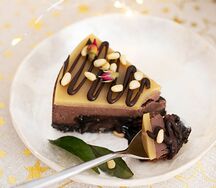Торт Шоколад с начинкой Груша-карамель