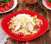 Салат цезарь с курицей
