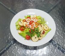 Салат Цезарь с креветками