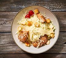 Салат Цезарь с курицей