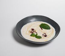 Рисовая каша на кокосовом молоке с клубничным вареньем