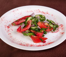 Салат Овощной с орехами по-грузински