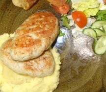 Домашние котлетки из курицы с картофельным пюре