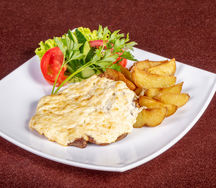 Свиная отбивная с фермерским сыром и печёным картофелем