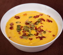 Крем-суп из тыквы с беконом и семечками