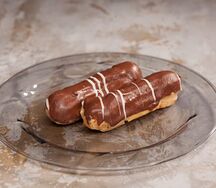 Эклер с сырным кремом