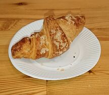 Круассан французский с лимонным кремом