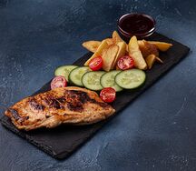 Стейк из куриного филе с гарниром