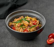 Тяхан с курицей и овощами