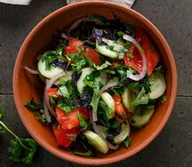 Овощной салат по-грузински с орехами