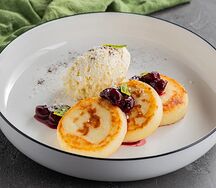 Сырники с муссом из белого шоколада