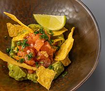 Тартар из форели с гуакамоле