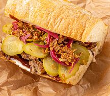 Сэндвич Бокадильо с рваным свиным ребром