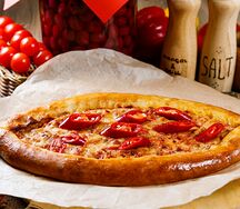 Пицца с домашним фаршем и острым перцем