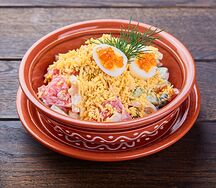 Салат с кальмарами