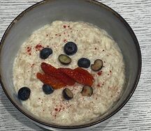 Сливочная каша с ягодами