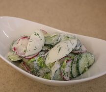 Салат с огурцом и редисом