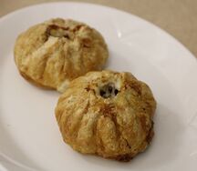 Пирожок с мясом и картофелем