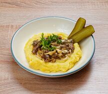 Бефстроганов с картофельным пюре