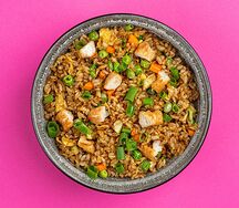 Рис в соевом соусе с овощами и курицей