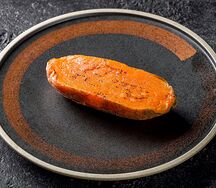 Запеченный батат с мёдом и кедровыми орехами
