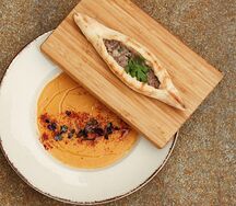 Суп-пюре из чечевицы с мясным мини-пиде из мясного фарша 