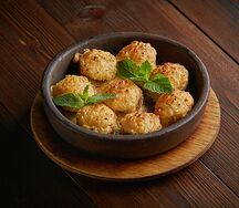 Шляпки шампиньонов, запеченные с сыром