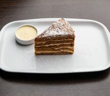 Десерт Медовик