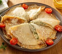 Большая порция блинчиков с сыром и зеленью