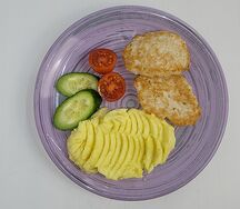 Детские куриные котлетки с пюре