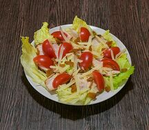 Салат Цезарь с курицей