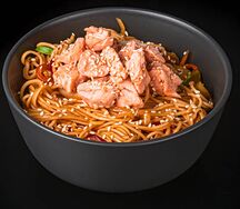 Яичная лапша с лососем в соусе терияки