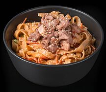 Лапша Удон с курицей в сливочном соусе