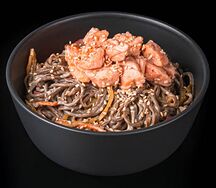 Соба гречневая с лососем в сливочным соусе