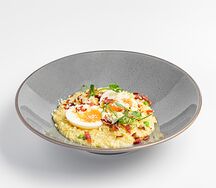 Ризотто из пшена с беконом и яйцом