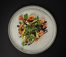 Салат руккола с креветками