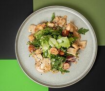 Теплый Салат Кайсен яки с гребешком