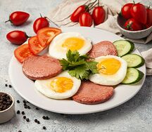 Яичница Глазунья с колбасой