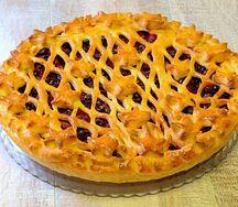 Пирог с яблоками и вишней