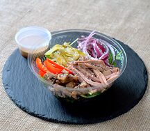 Салат с языком и рукколой