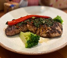 Стейк из свинины с соусом чимичурри
