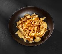 Картофель фри с сырным соусом
