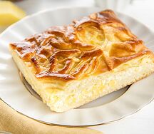 Пирог с творогом и сыром