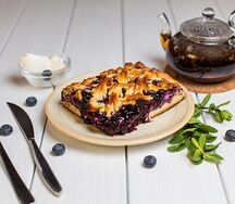 Пирог с черникой и сливочным сыром